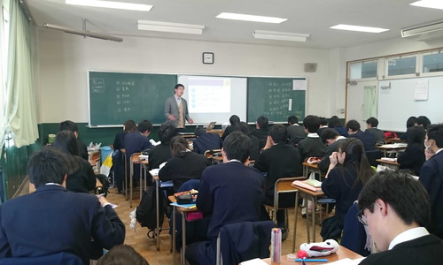 学部生の岡嶋大樹さんが高校生向けの講演をしました。 News